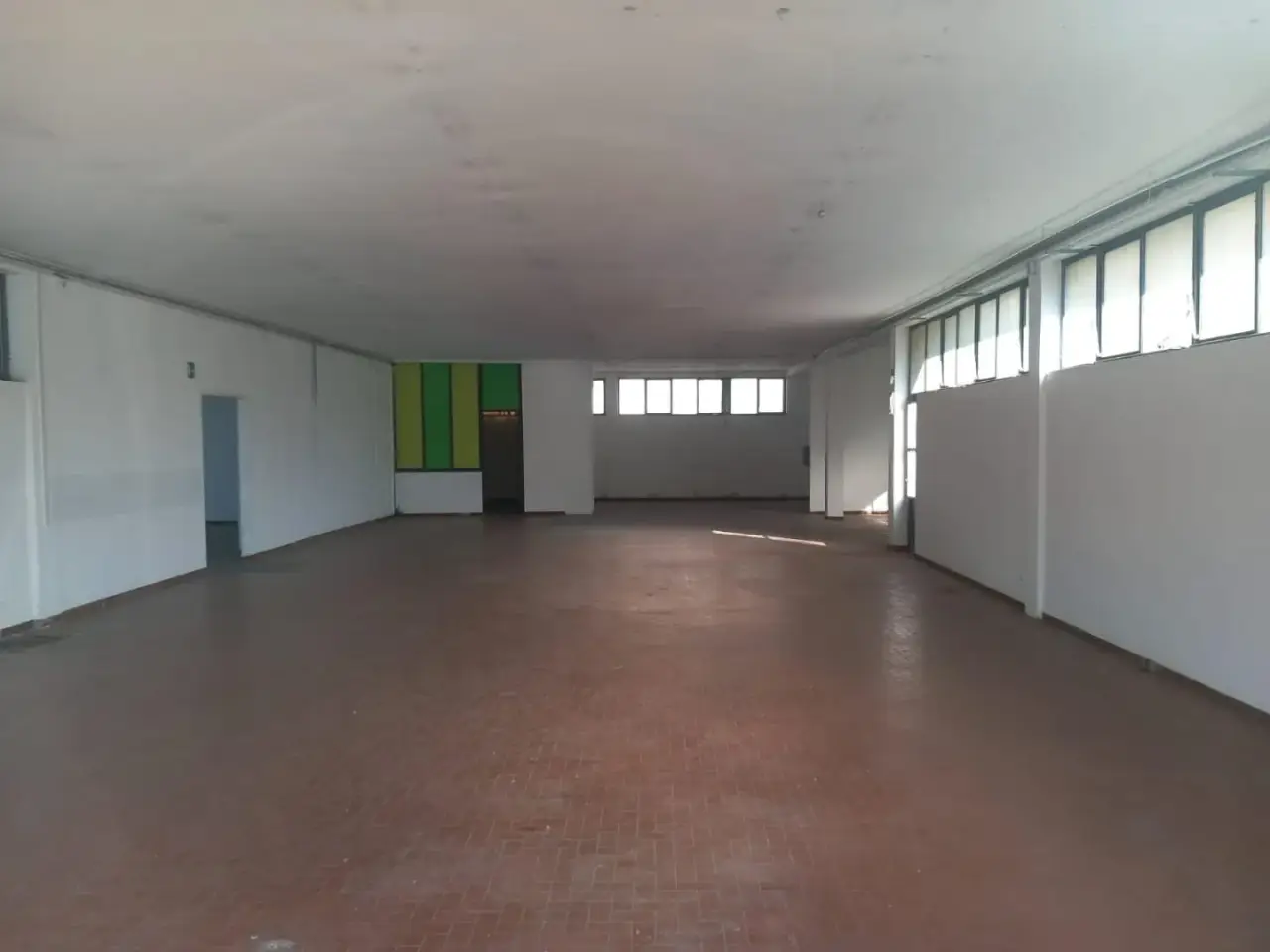 Locale commerciale in , Cascina, {3} - Foto 1