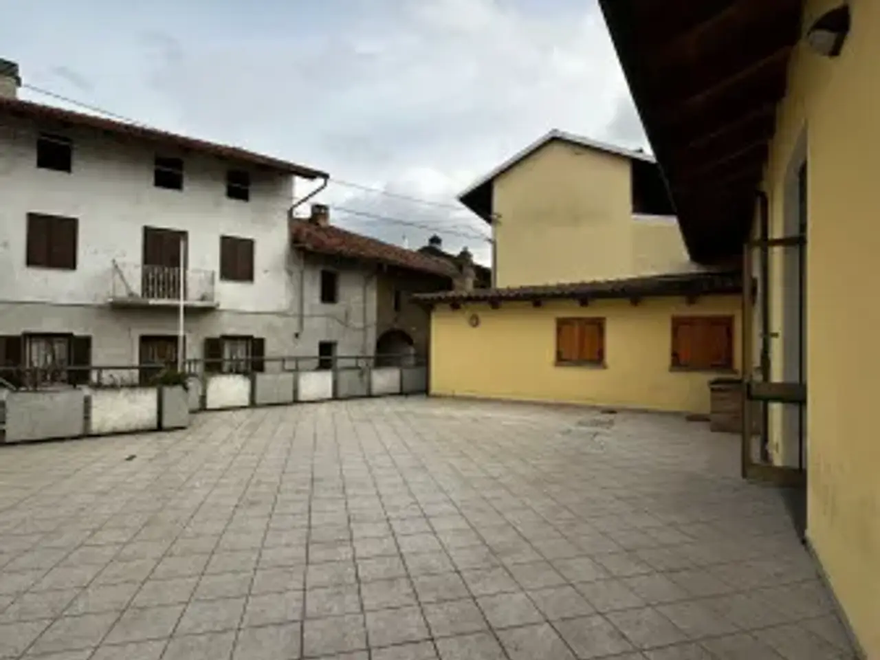 Negozio in Via C. Bondonno 1, Alice Castello, {3} - Foto 1