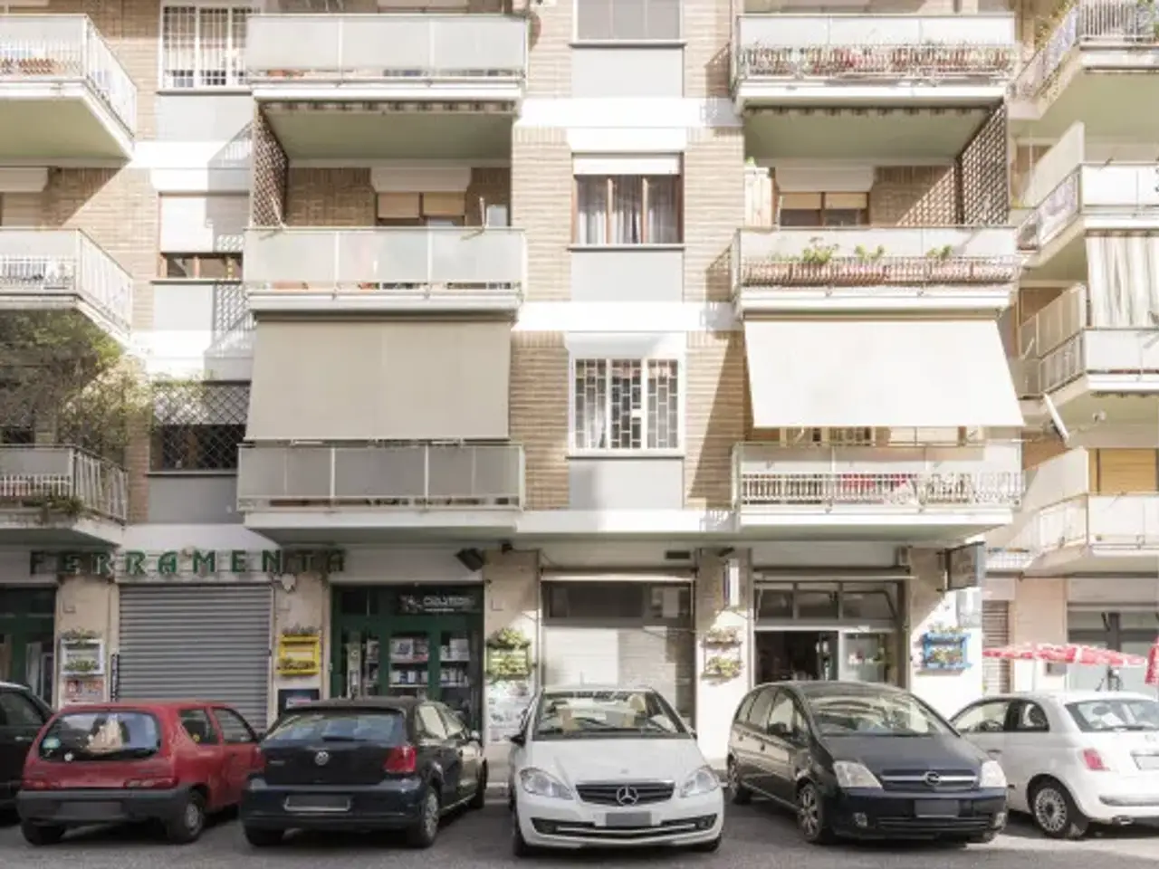 Ferramenta in Via Innocenzo XI 51/55, Roma, {3} - Foto 2