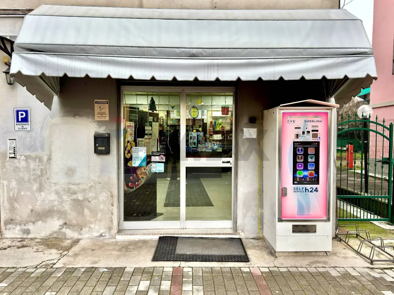 Esercizio commerciale in Via Bligny 16, Reggio Emilia, {3} - Foto 2