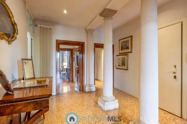 main gallery real estate image