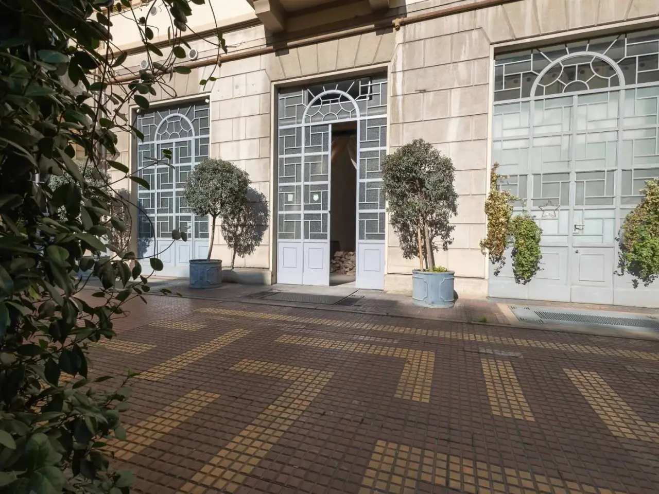 Locale commerciale in Via Gaspare Rosales 3, Milano, {3} - Foto 1