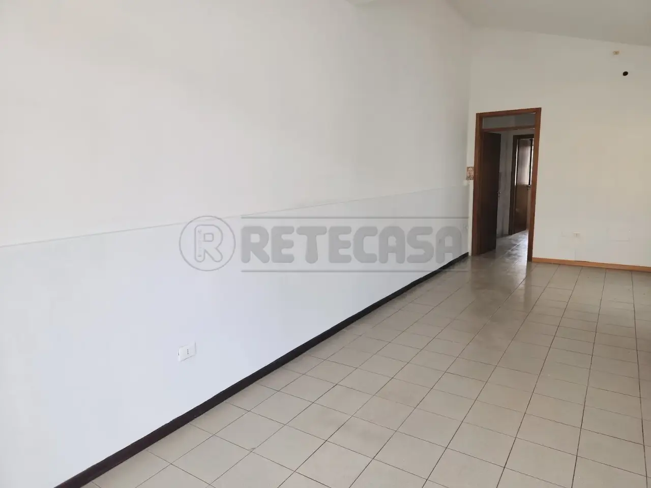 Palazzina commerciale in Via Francesca, Santa Maria A Monte, {3} - Foto 2