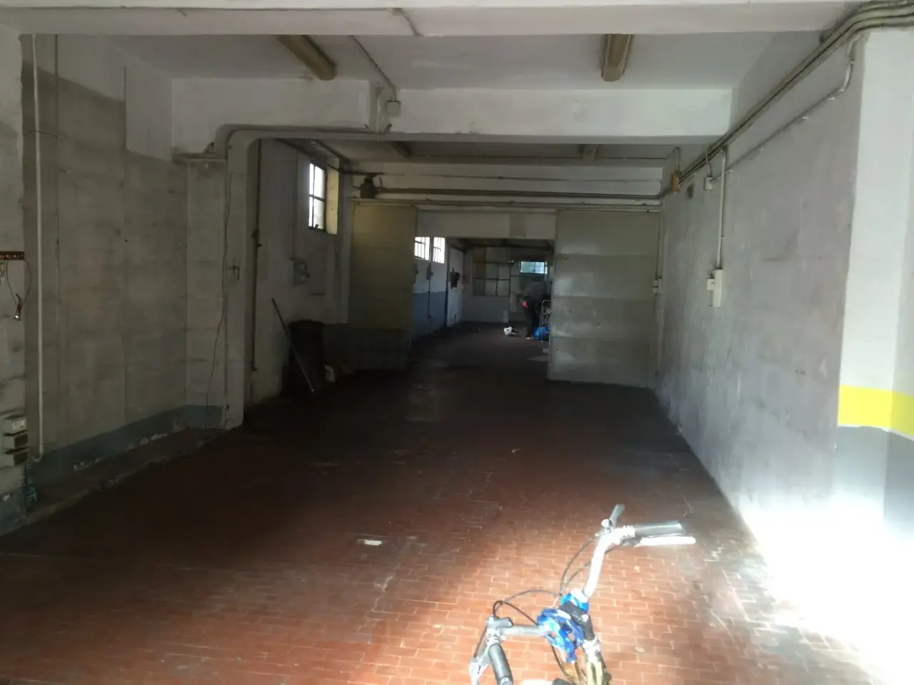 Esercizio commerciale in Via Carlo Cattaneo 1, Pisa, {3} - Foto 2