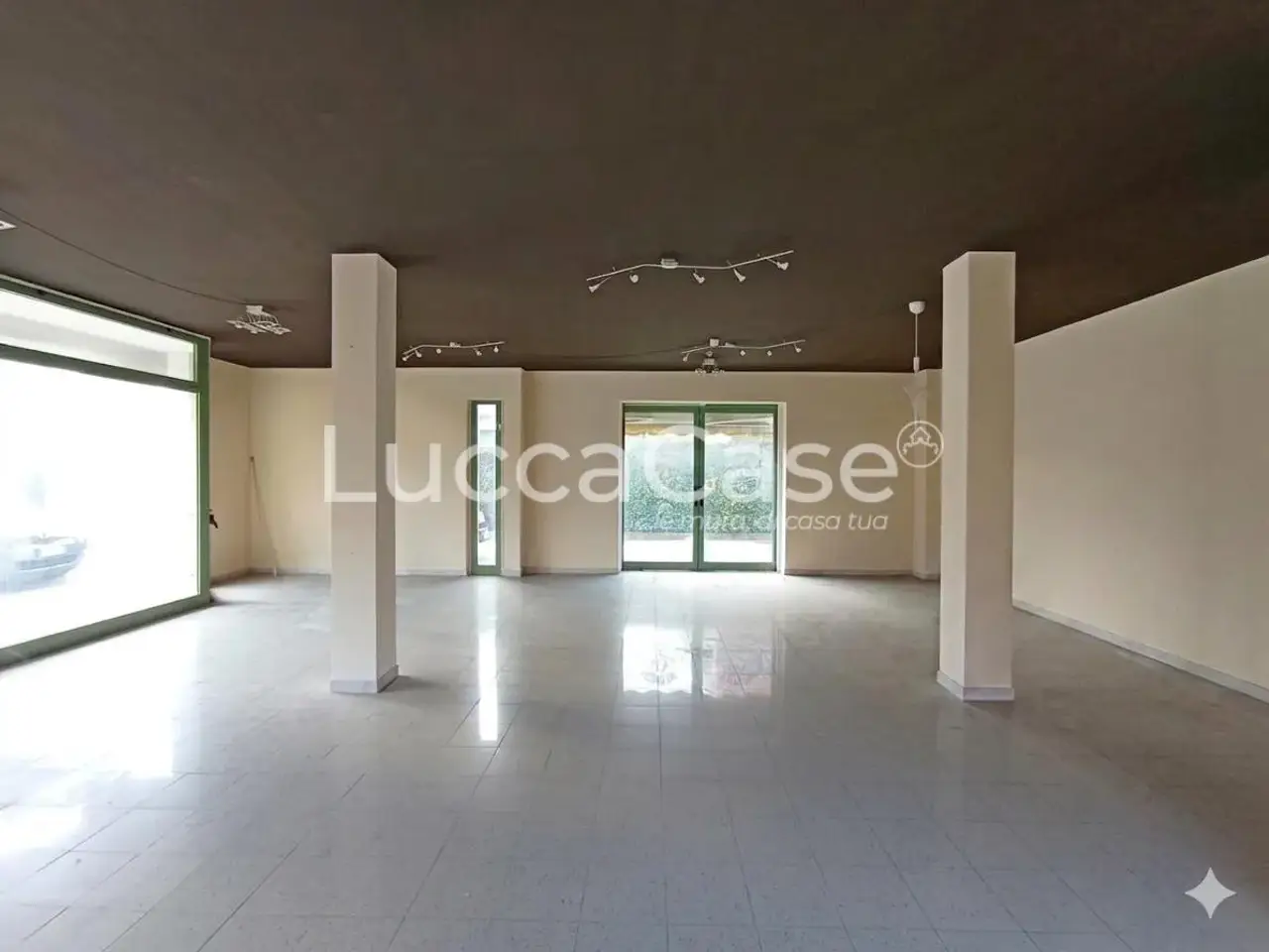 Locale commerciale in , Capannori, {3} - Foto 2