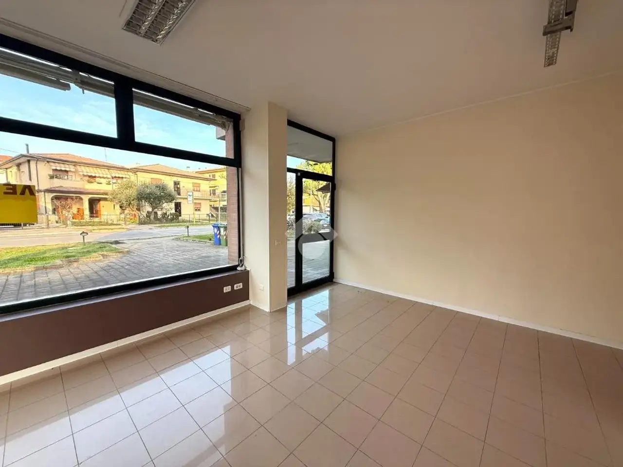 Negozio in Via Euganea 1, Selvazzano Dentro, {3} - Foto 2