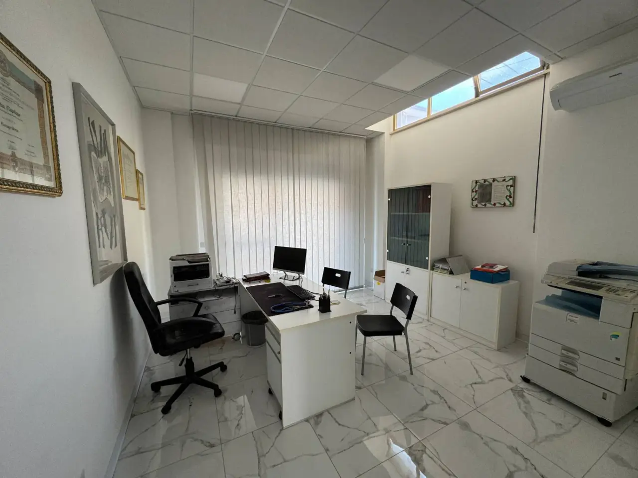 Negozio in Viale Tommaso Salvadori Snc, Porto San Giorgio, {3} - Foto 1
