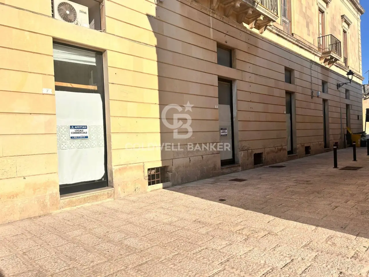 Negozio in Via Caduti di Via Fani, Maglie, {3} - Foto 2