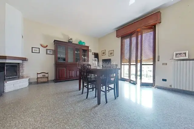 3-room flat in Via Brasile, Cogliate - Photo 1