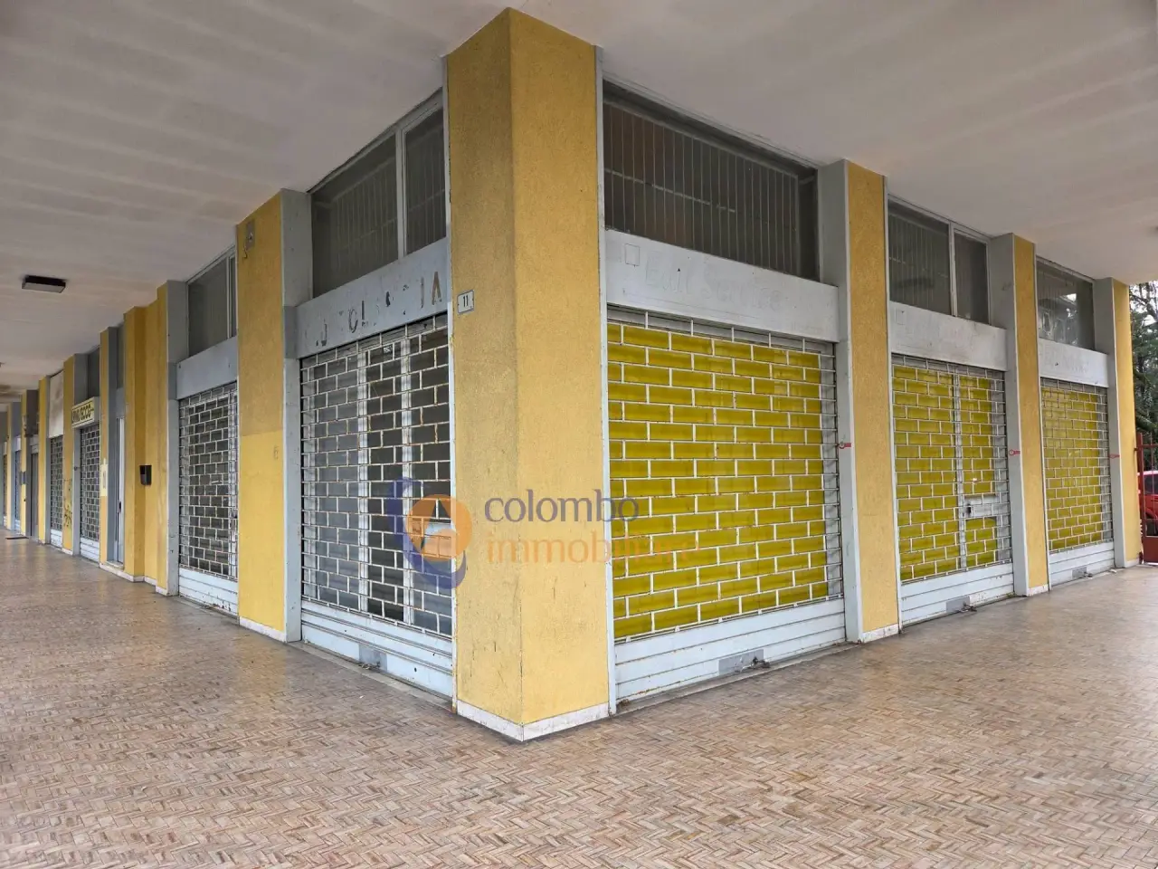 Negozio in Viale Giotto 11, Busto Arsizio, {3} - Foto 1
