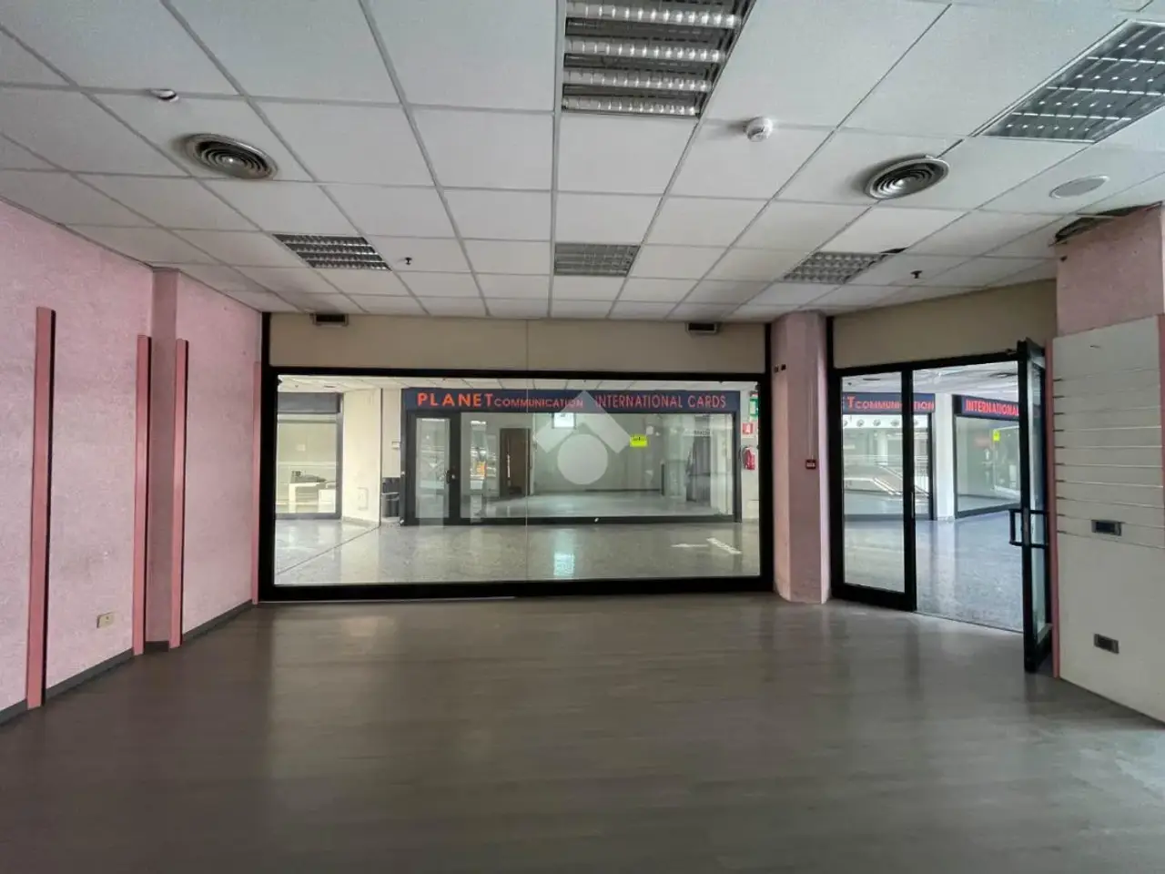 Negozio in Via J. E R. Kennedy 28, Brugherio, {3} - Foto 1