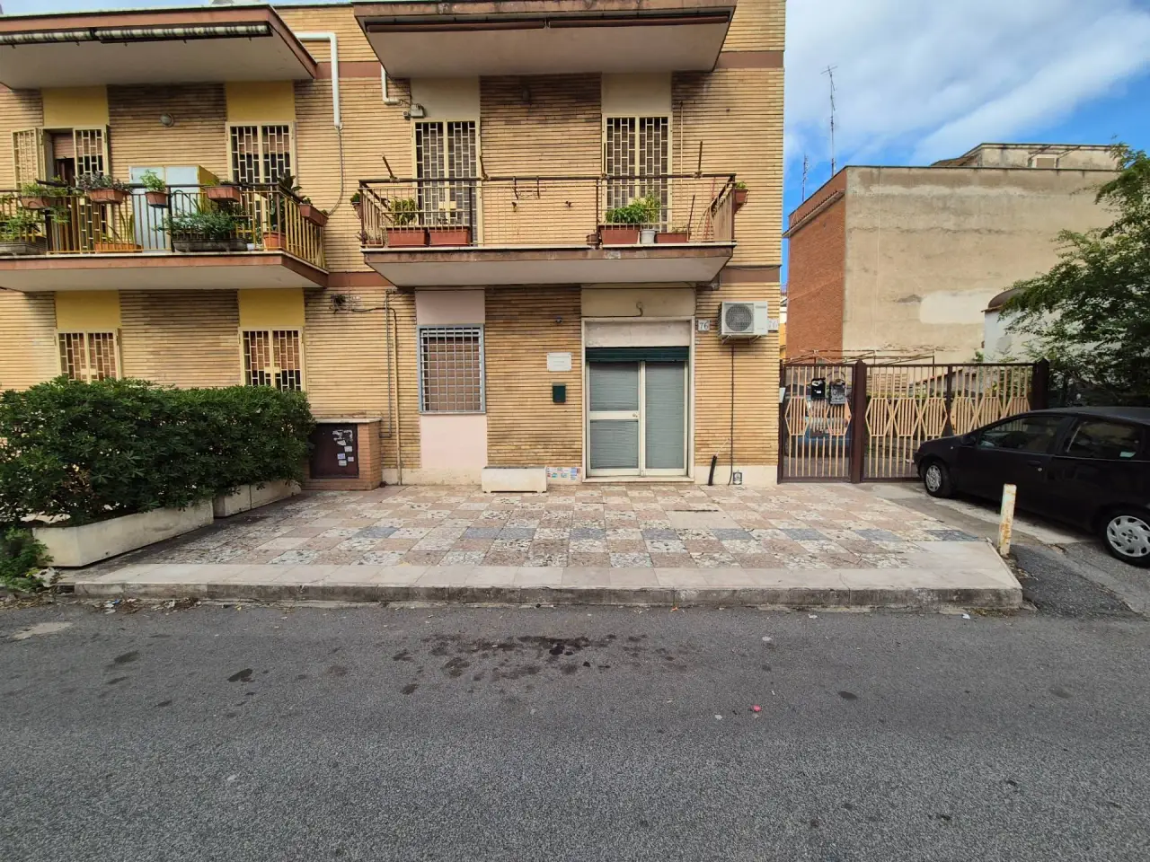 Negozio in Via dei Giardinetti 76, Roma, {3} - Foto 1