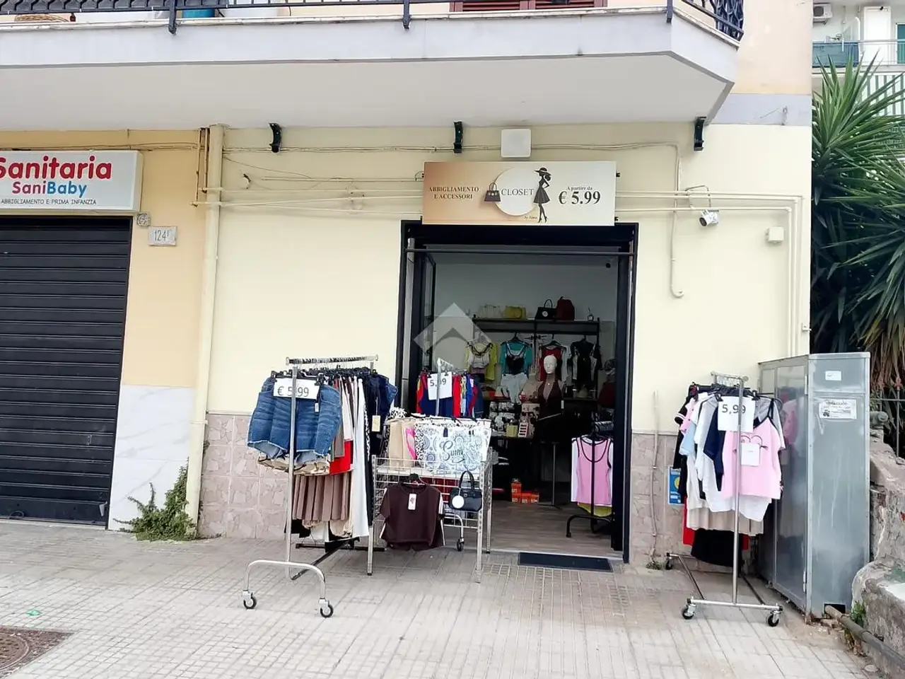 Negozio in Via Bartolo Longo 126, Napoli, {3} - Foto 1