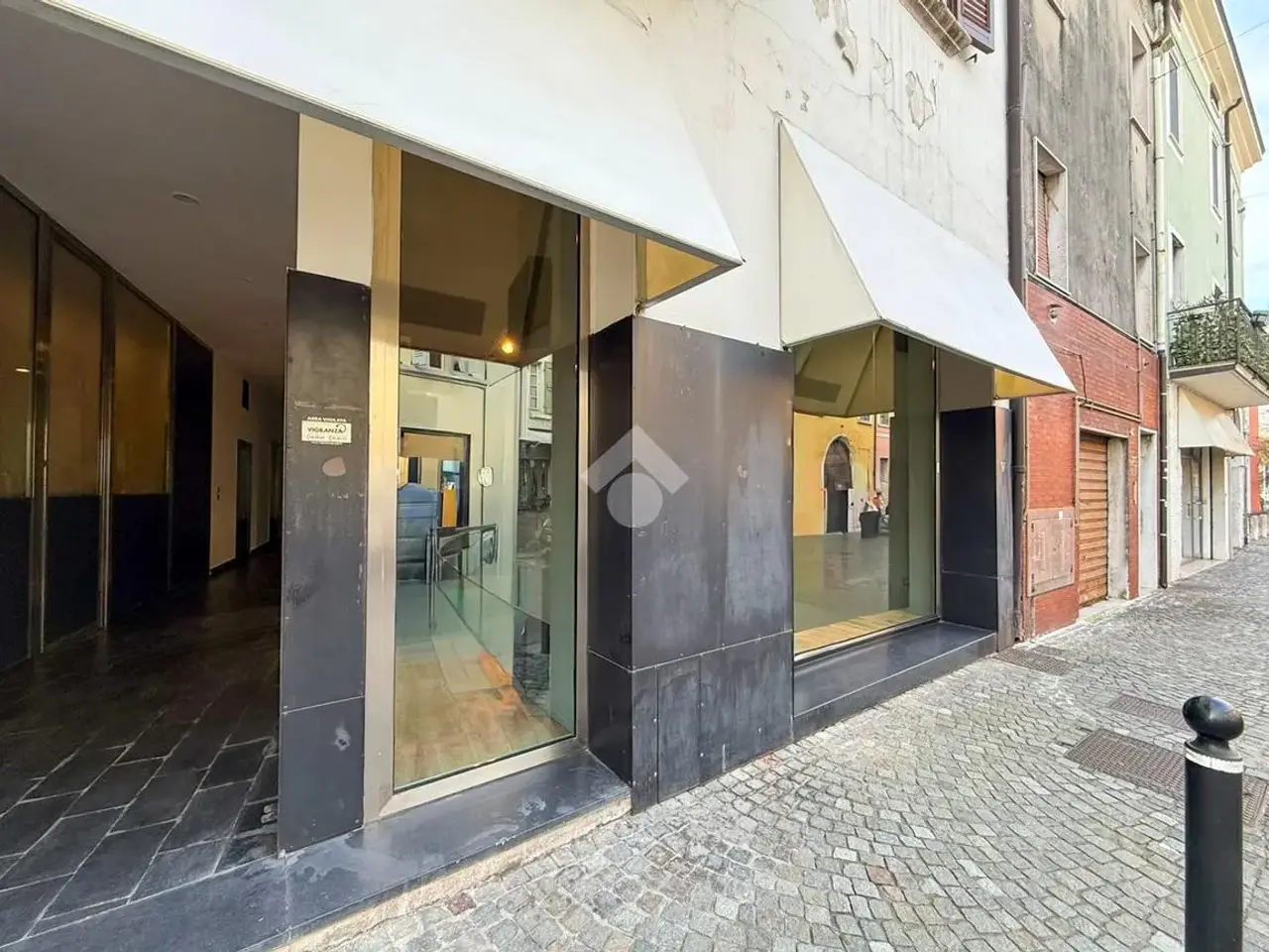 Ufficio in Via Giuseppe Garibaldi 1, Desenzano Del Garda, {3} - Foto 1