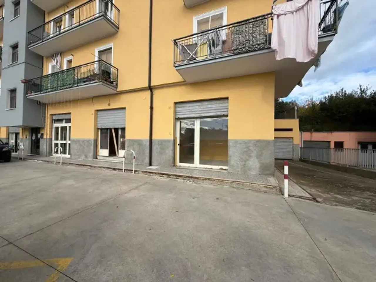 Negozio in Via Mottola d'Amato 57, Catanzaro, {3} - Foto 1