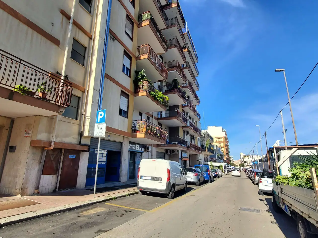 Negozio in Via John Kennedy 40, Triggiano, {3} - Foto 1