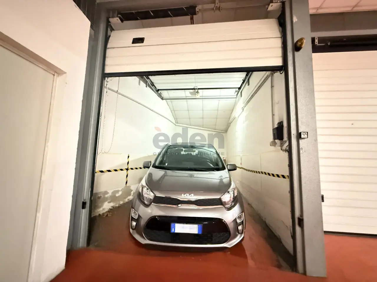 Parcheggio chiuso in Viale a. Tassoni 4, Modena, {3} - Foto 1