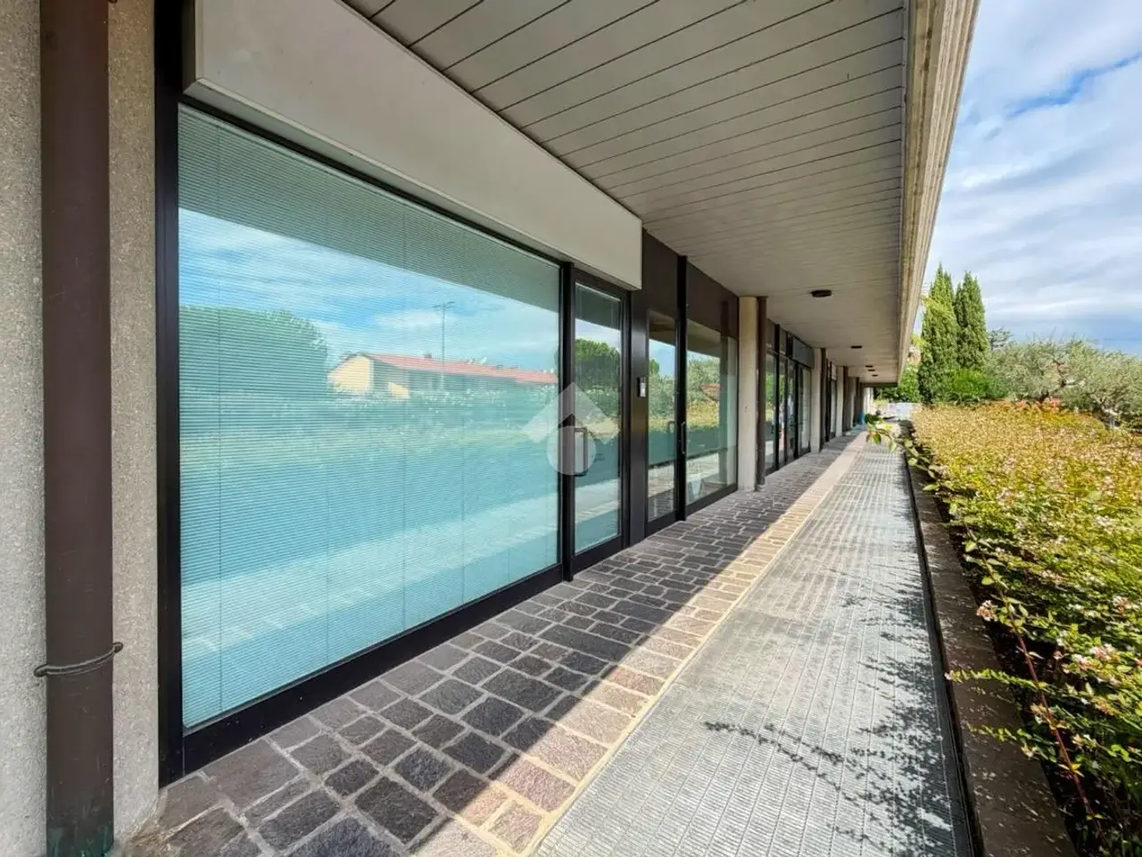 Negozio in Viale Ettore Andreis 74, Desenzano Del Garda, {3} - Foto 1