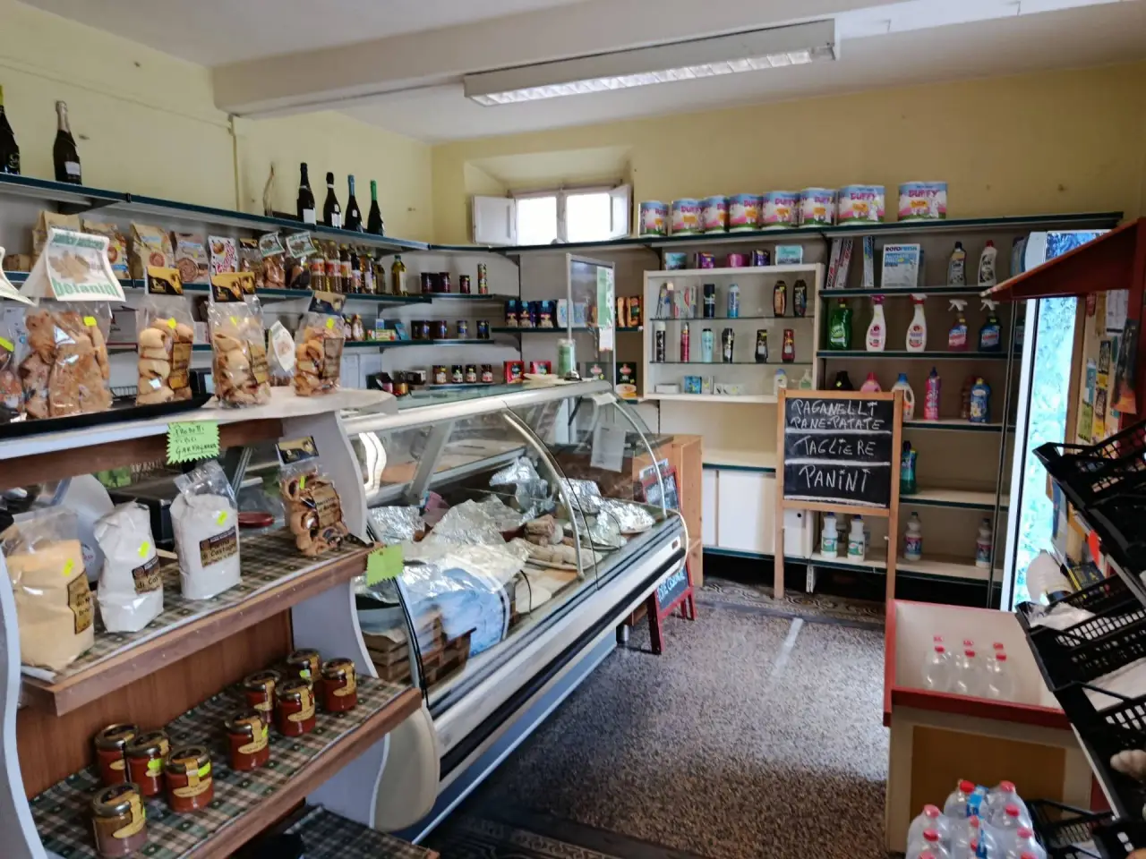Esercizio commerciale in Via del Ave Maria 11, Capannori, {3} - Foto 2