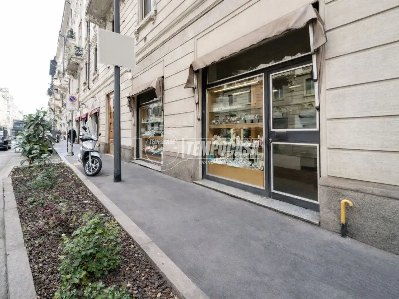 Negozio in Via Luigi Settembrini, Milano, {3} - Foto 1