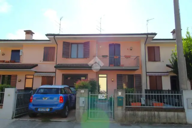 Terraced house in Via P. Neruda, Suzzara - Photo 1