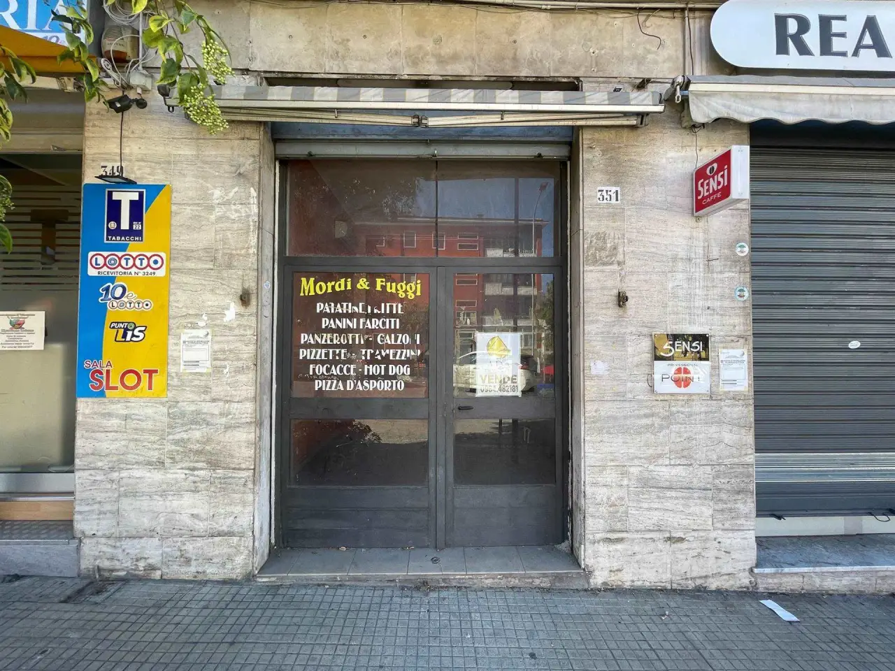 Locale commerciale in Viale della Repubblica 351 Cosenza, Cosenza, {3} - Foto 1