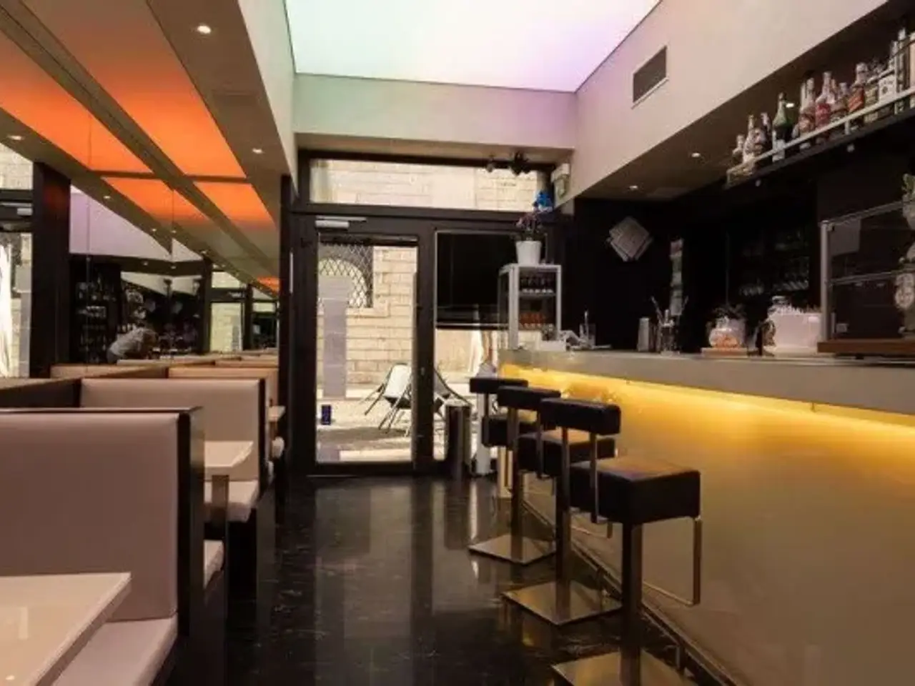 Bar in , Trento, {3} - Foto 1