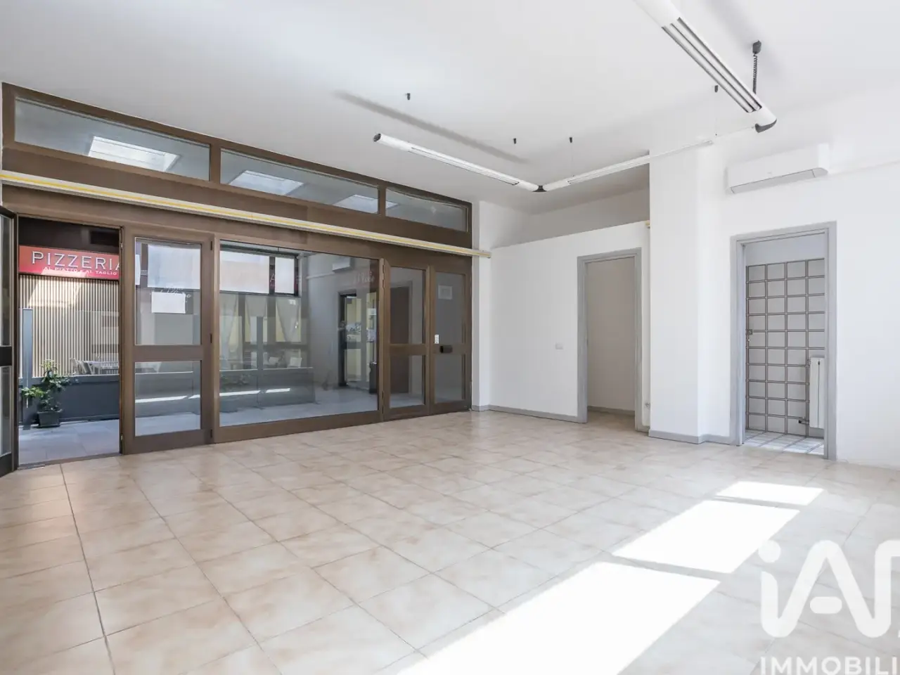 Negozio in Corso Matteotti 33, Porto Recanati, {3} - Foto 2