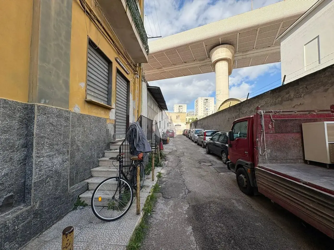 Magazzino in Via Nuova Poggioreale, Napoli, {3} - Foto 1