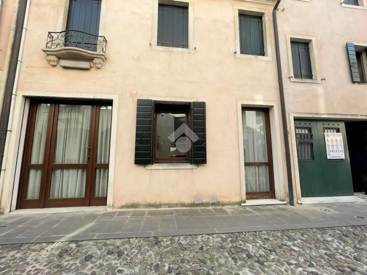 Negozio in Via Beato Luca Belludi 6, Padova, {3} - Foto 1