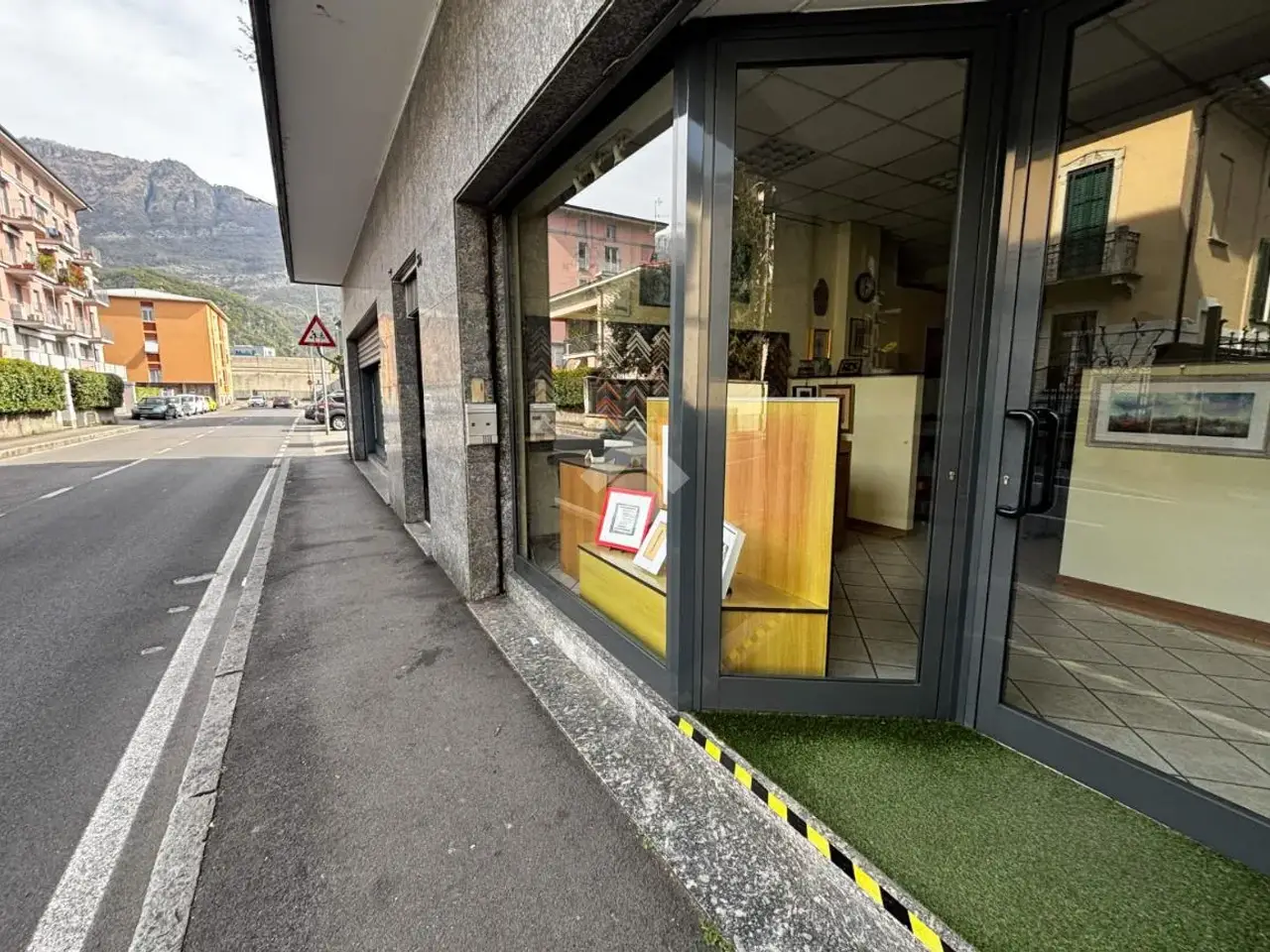 Laboratorio in Via Francesco Baracca 34, Lecco, {3} - Foto 1