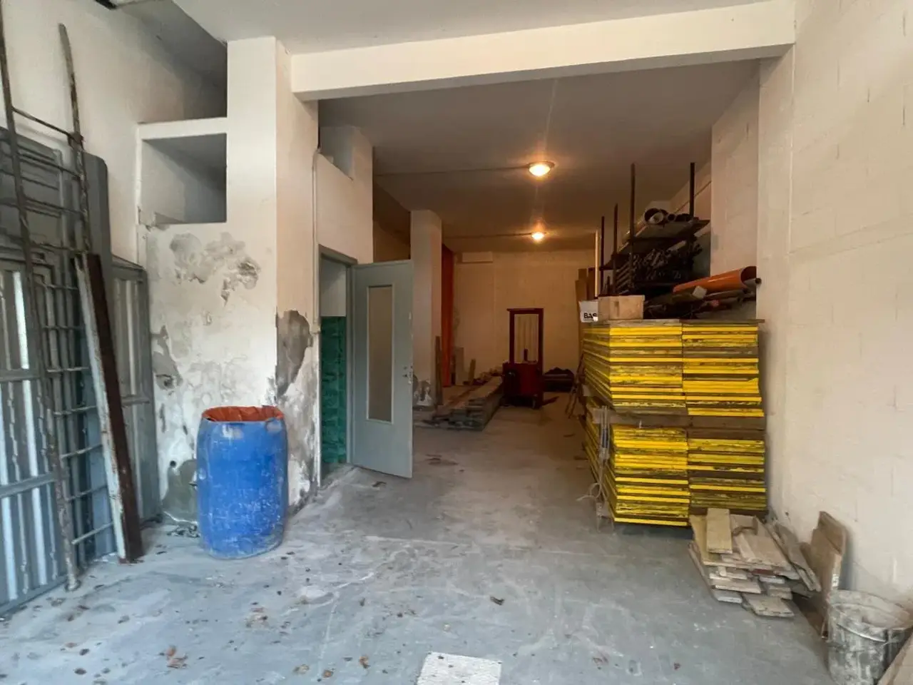 Parcheggio chiuso in Via Francesco Mignone, Savona, {3} - Foto 2