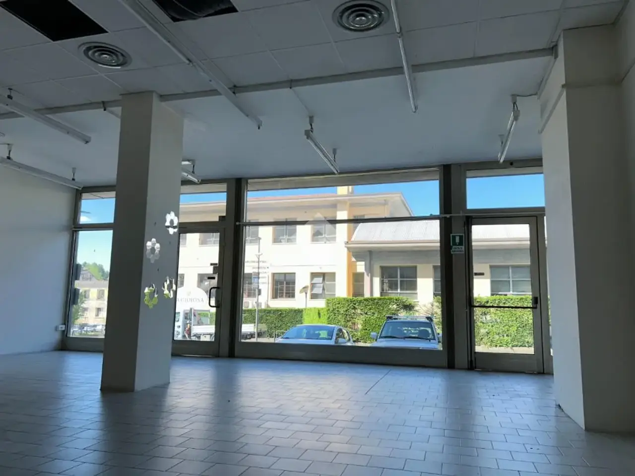 Negozio in Via Erizzo 19, Valdobbiadene, {3} - Foto 2