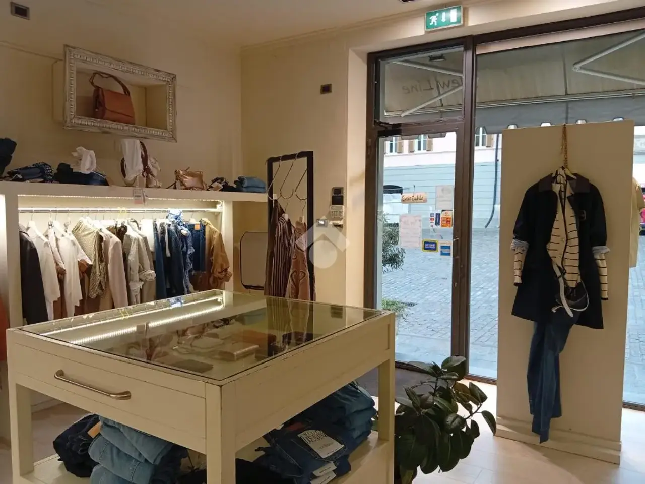 Negozio in Piazza Giuseppe Garibaldi 1, Langhirano, {3} - Foto 1