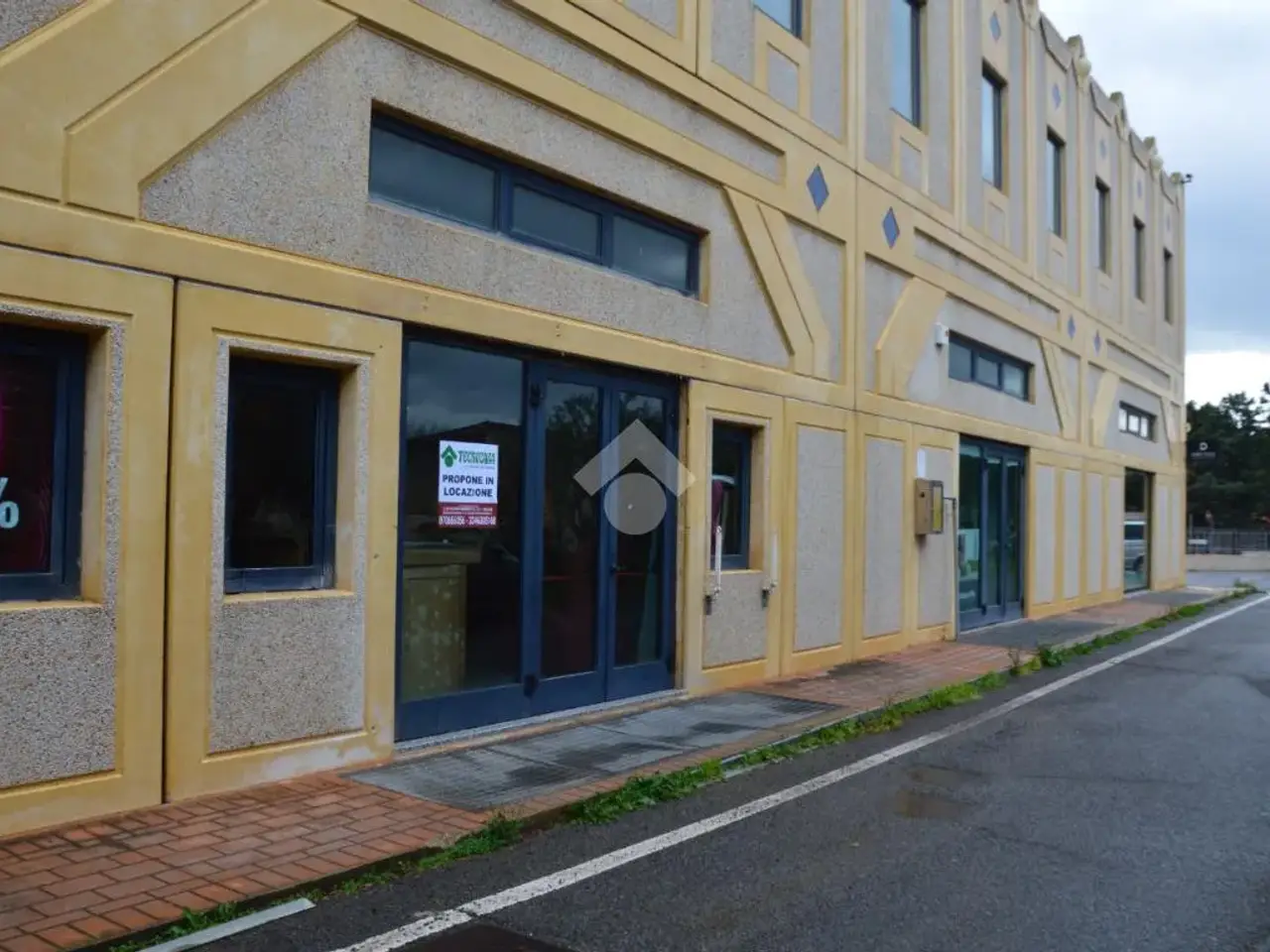 Capannone in Viale Umberto Ticca 8, Cagliari, {3} - Foto 2