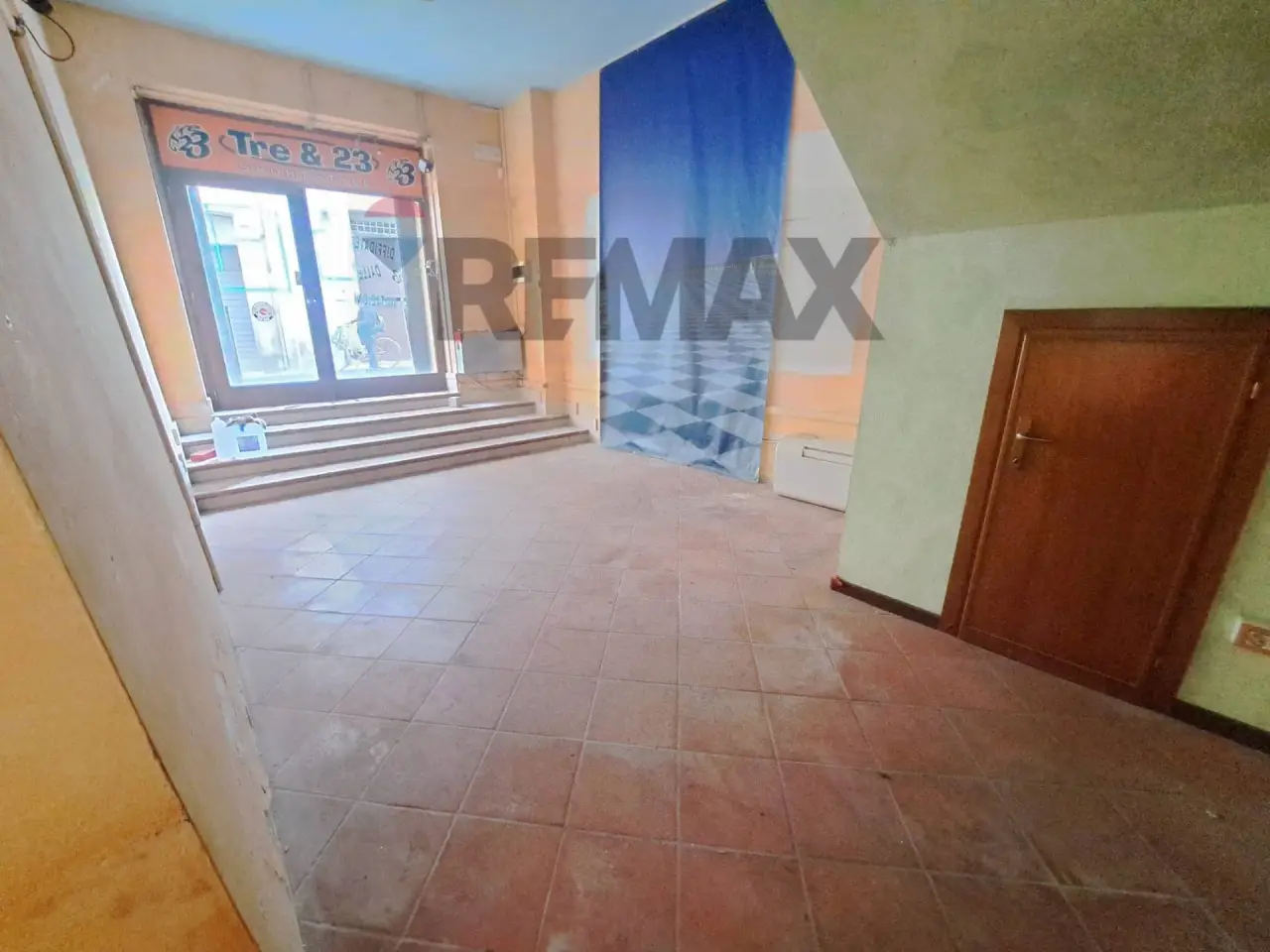 Negozio in Via Benedetto Cairoli 30, Foligno, {3} - Foto 1
