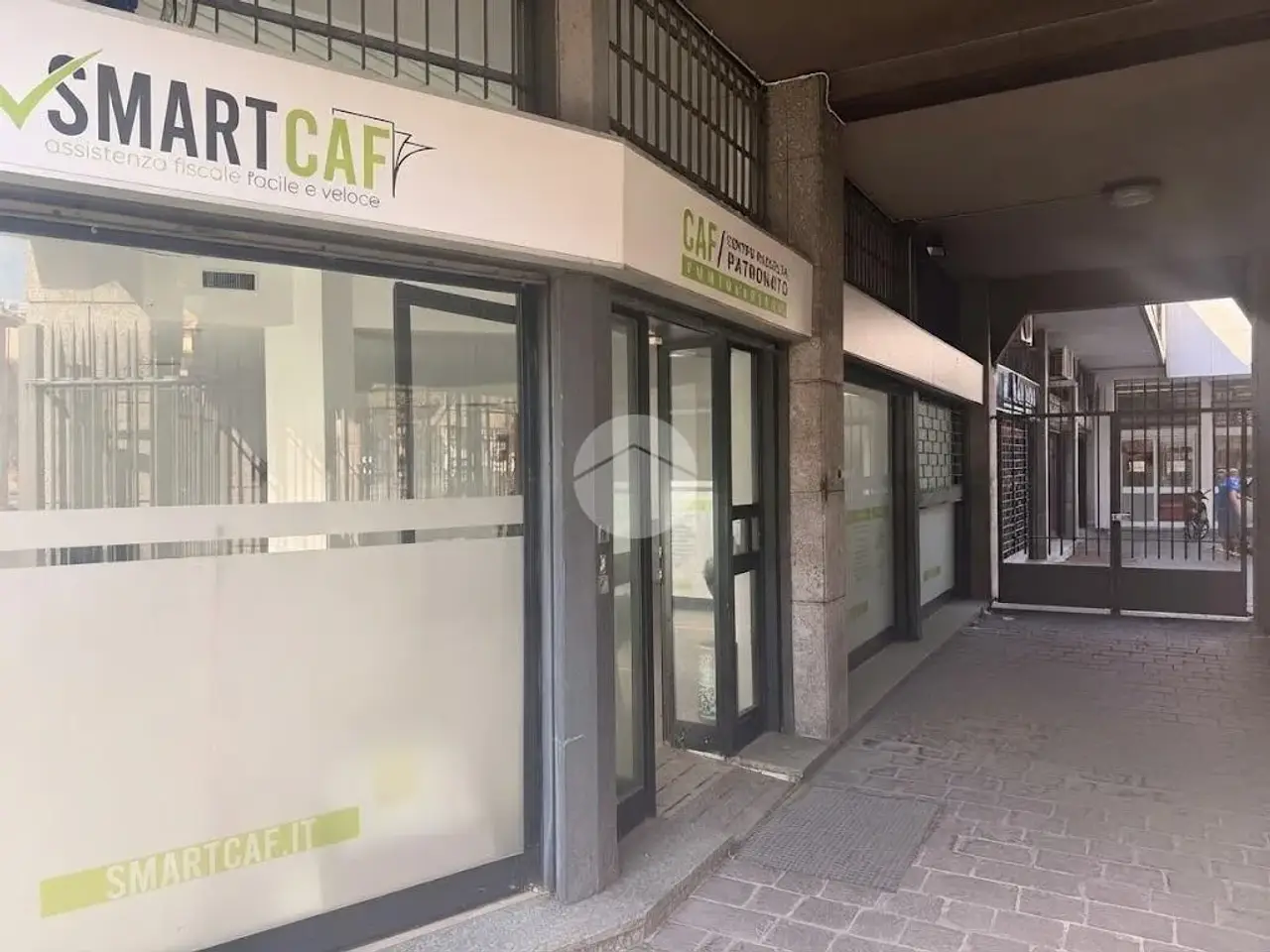 Negozio in Piazza Angilberto II 9, Milano, {3} - Foto 1