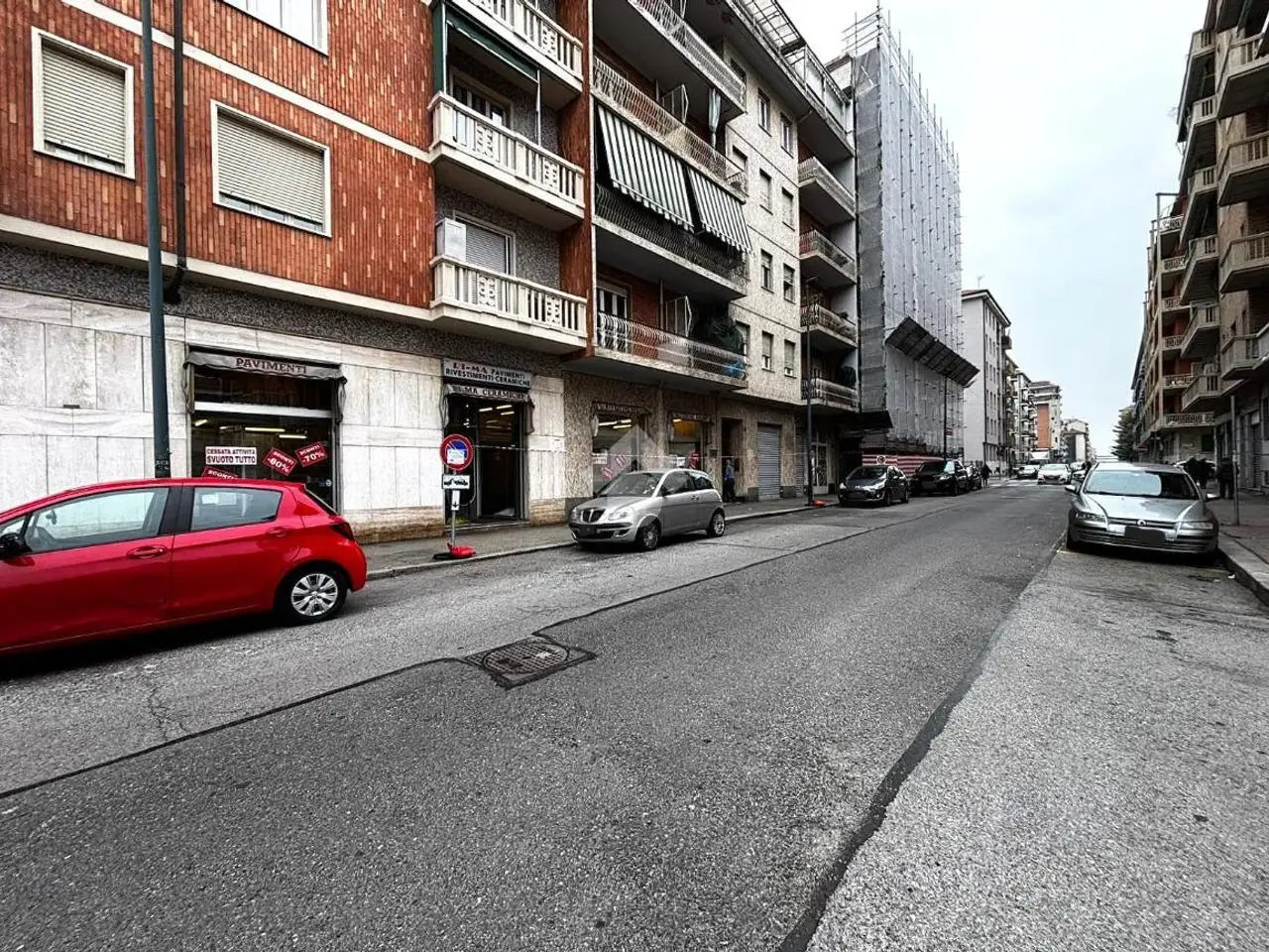 Negozio in Via Conte di Roccavione 59, Torino, {3} - Foto 2