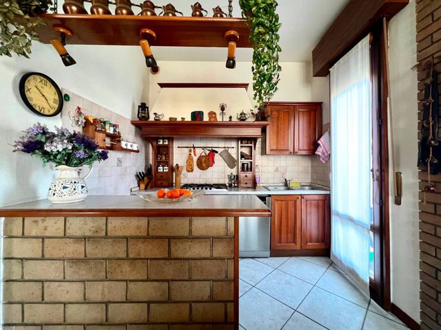 4-room flat in Via Trento, Castelnuovo del Garda - Photo 1