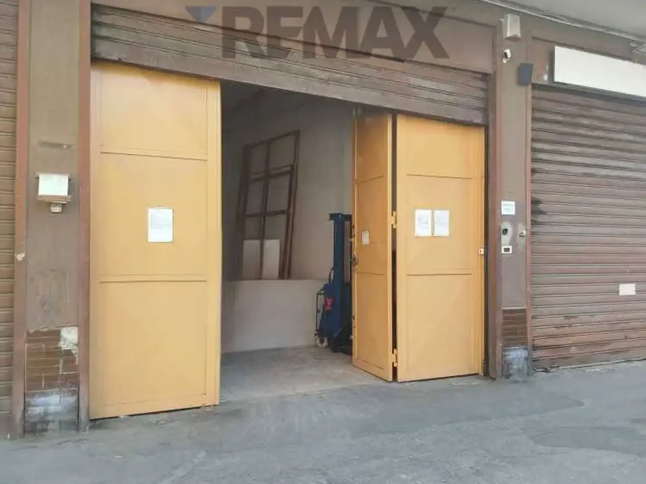 Negozio in Via Antonio Locatelli 13, Catania, {3} - Foto 1