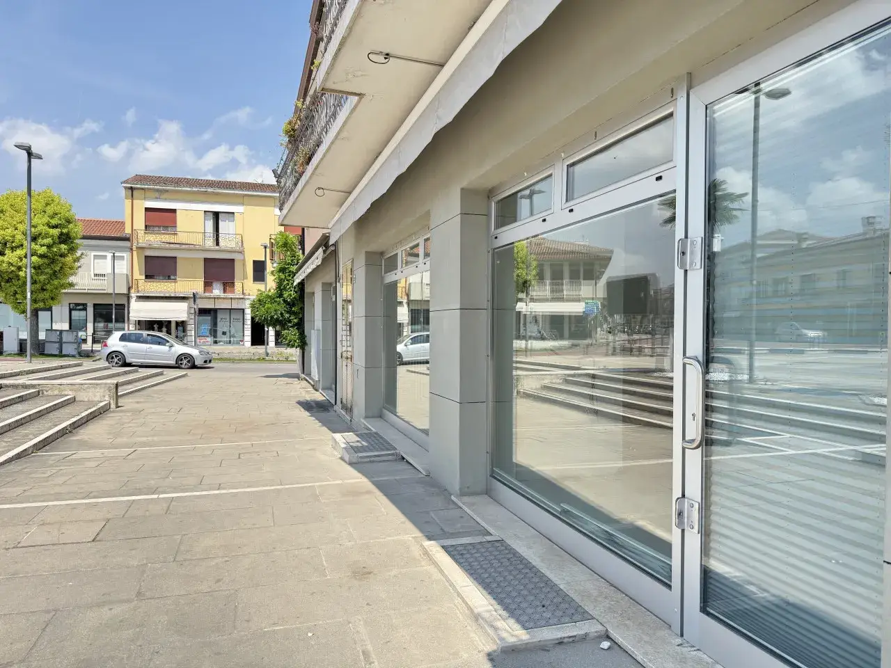 Negozio in Piazza Giacomo Matteotti, Solesino, {3} - Foto 1