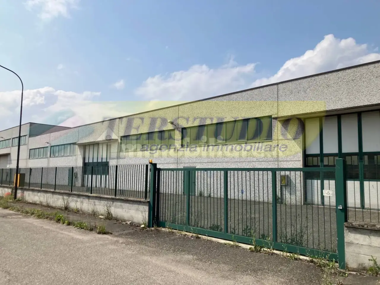Capannone in Via Piemonte Snc, Carate Brianza, {3} - Foto 1
