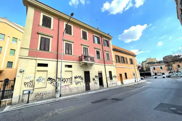 Geschäft in Via Monte Subasio 4, Roma - Foto 1