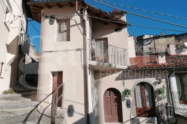 Casa indipendente in Via del Colle - Camarda 62, L'Aquila - Foto 1