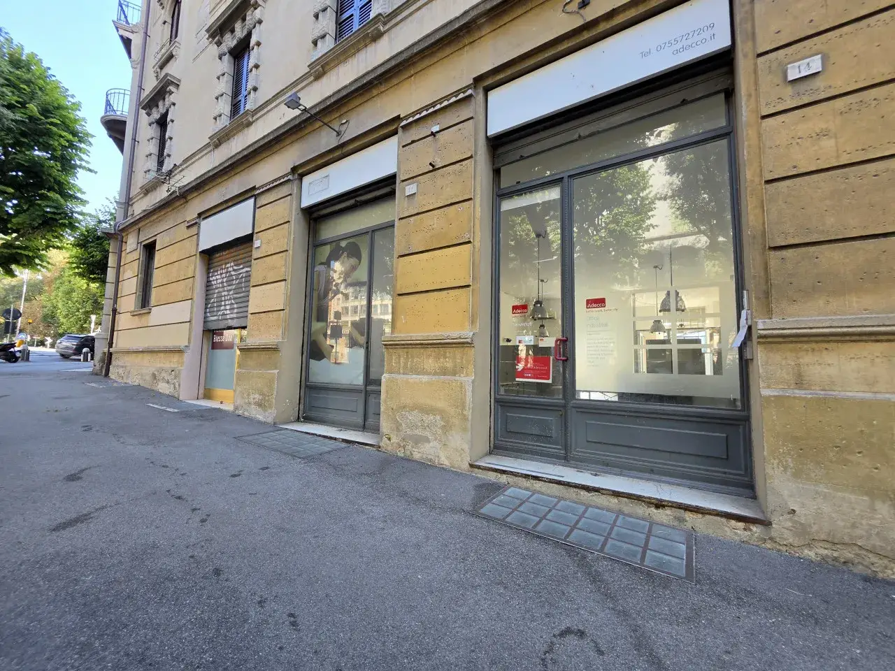 Negozio in Largo Cacciatori delle Alpi 14, Perugia, {3} - Foto 2