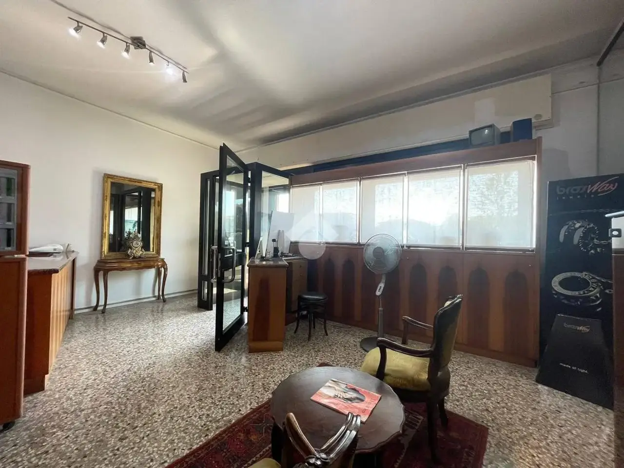 Negozio in Via F. Crispi, Santa Lucia Di Piave, {3} - Foto 1