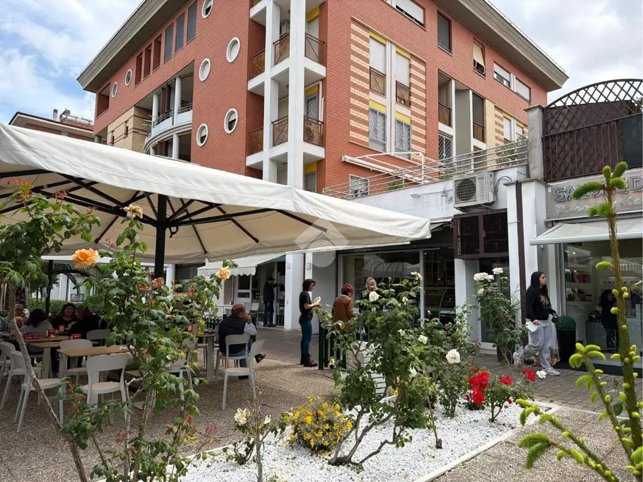 Negozio in Piazza Vincenzo Simoncelli 23, Roma, {3} - Foto 2