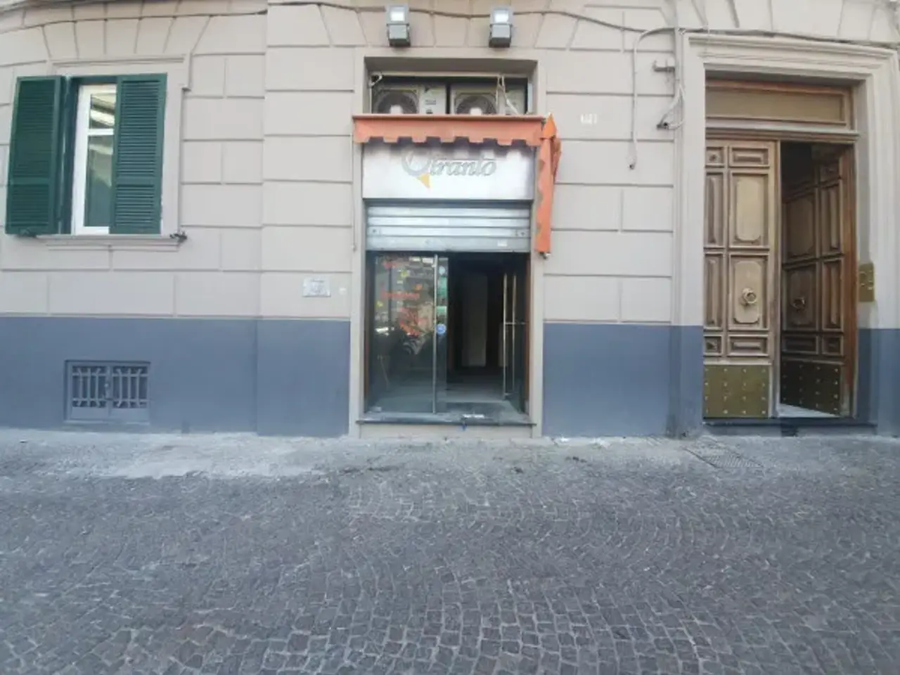 Negozio in Piazza Cosimo Fanzago, Napoli, {3} - Foto 1