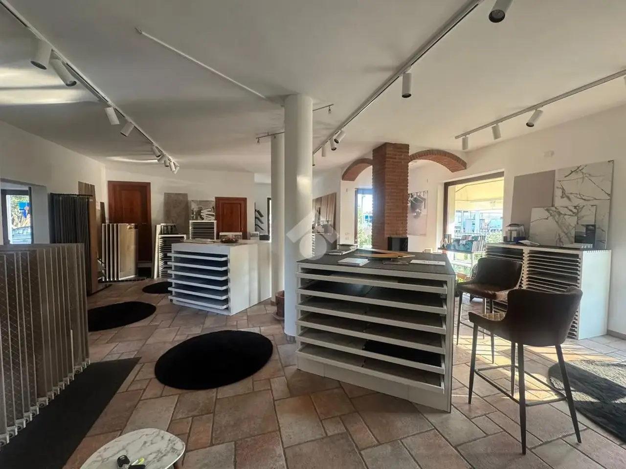 Palazzina commerciale in Via Verona 89, Bardolino, {3} - Foto 2