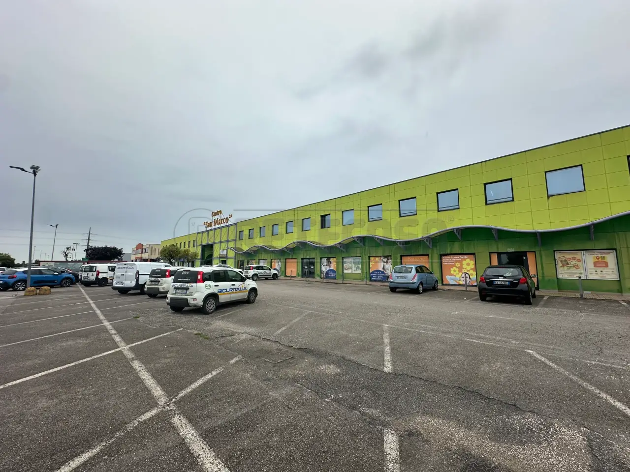 Palazzina commerciale in Via IV Genova 48, Pozzuolo Del Friuli, {3} - Foto 2